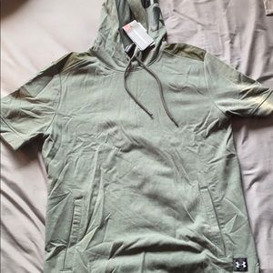 Under Armour hooded shirt with pockets